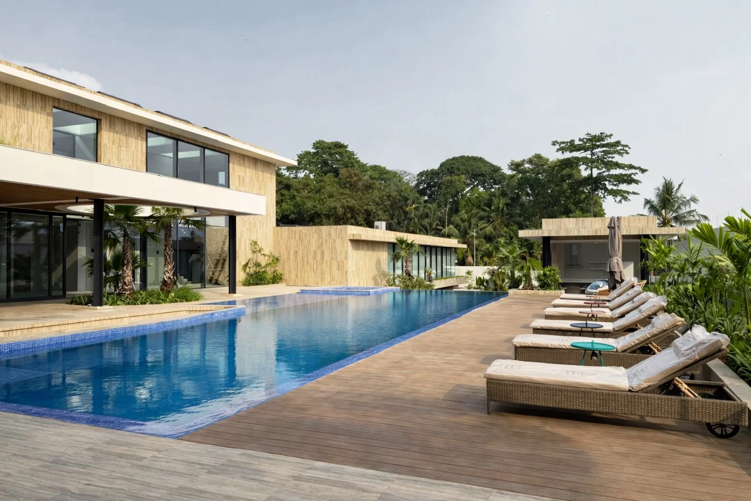 outdoor_2.jpg