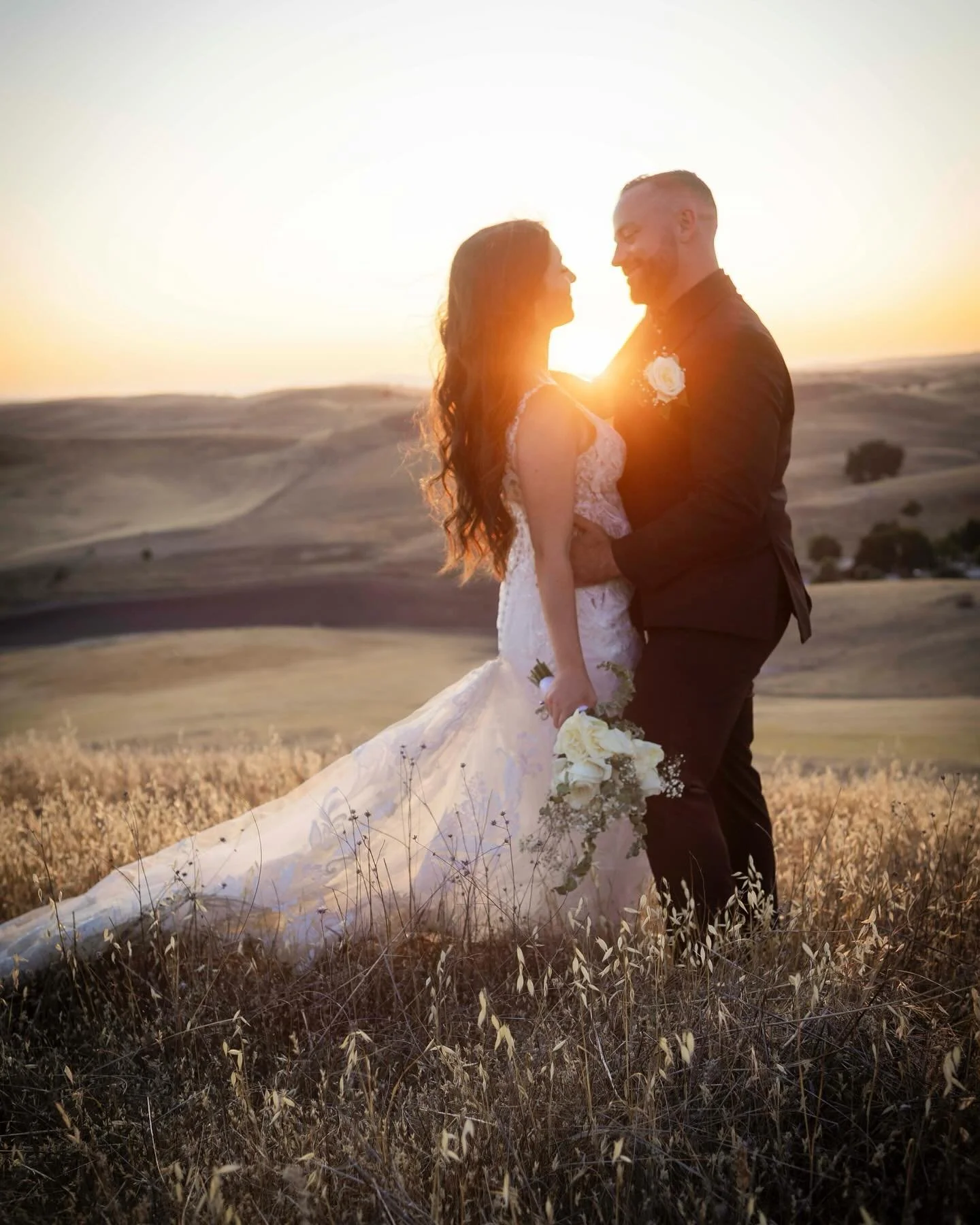 Amanda &amp; Bradley&rsquo;s day at Almond Springs was pure magic. The light over sunset hill wrapped them in gold &mdash; the perfect ending to a beautiful beginning. ✨ Congratulations to The Duffs!

📸@allmystarsphoto

Venue &amp; Coordination: @al