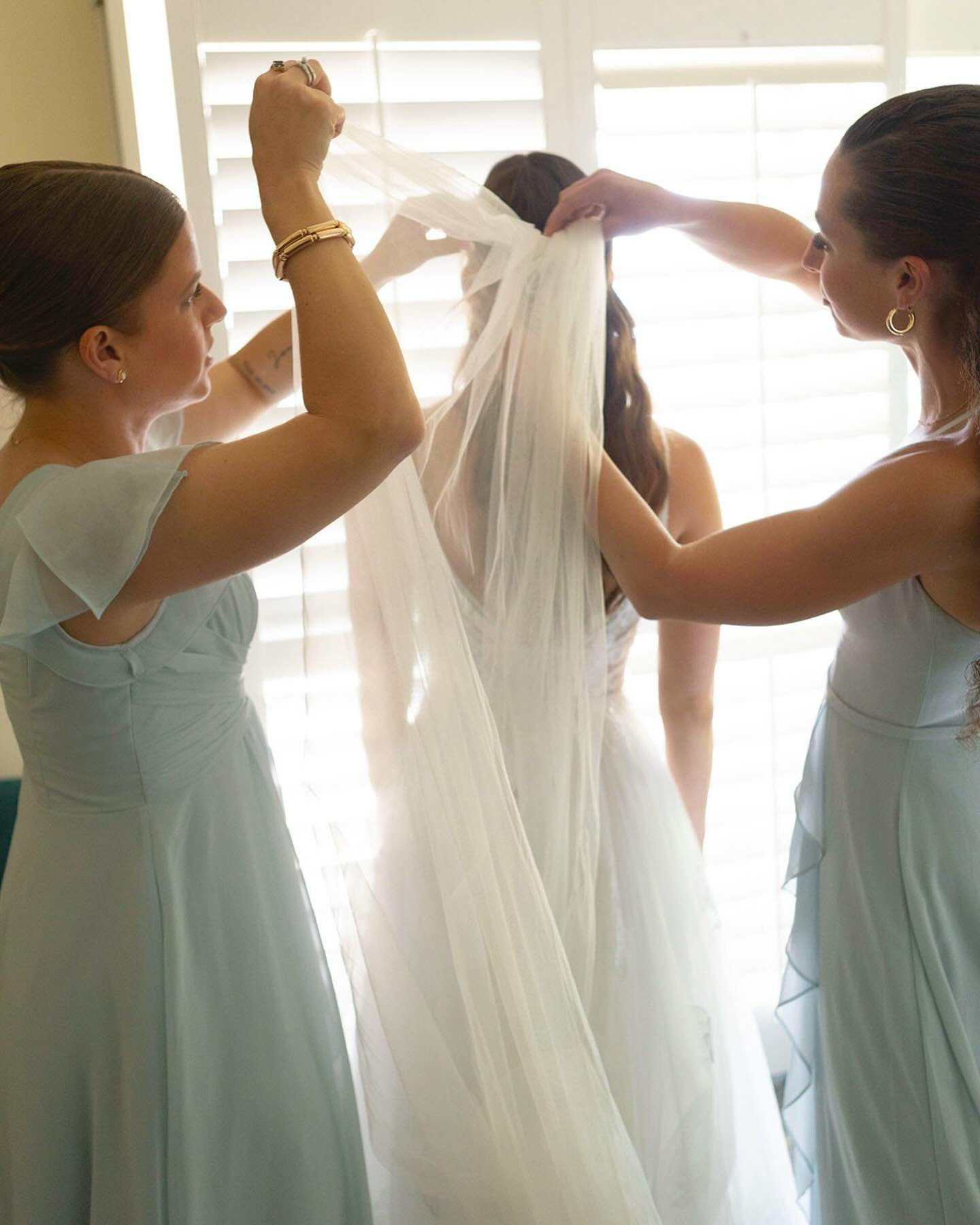 Soft moments and bursts of laughter as beautiful bride Jaqueline gets ready with her mom and sisters for her Avila beach ceremony. Sweet quiet moments woven together with so much fun and joy! 

@avilalighthouse
