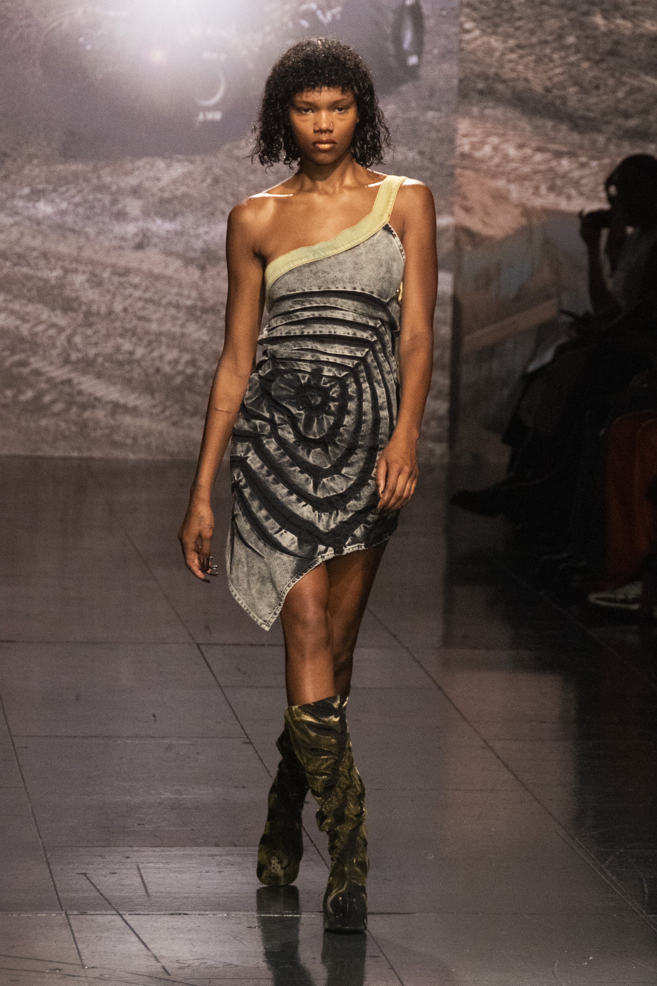 MASHA_POPOVA_CATWALK_@PHOTOGSBYCHAR_11.jpg