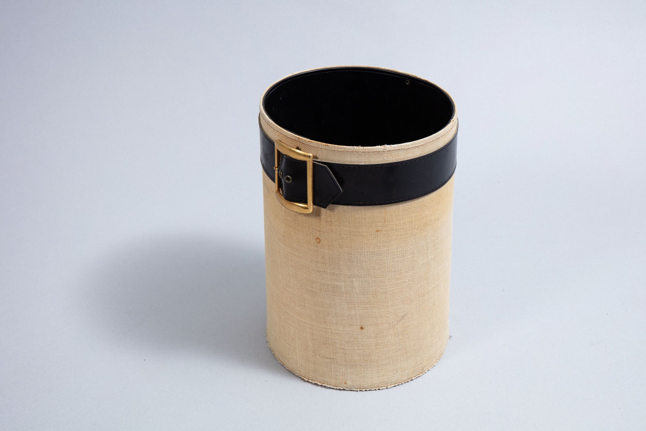 Wastepaper basket.
