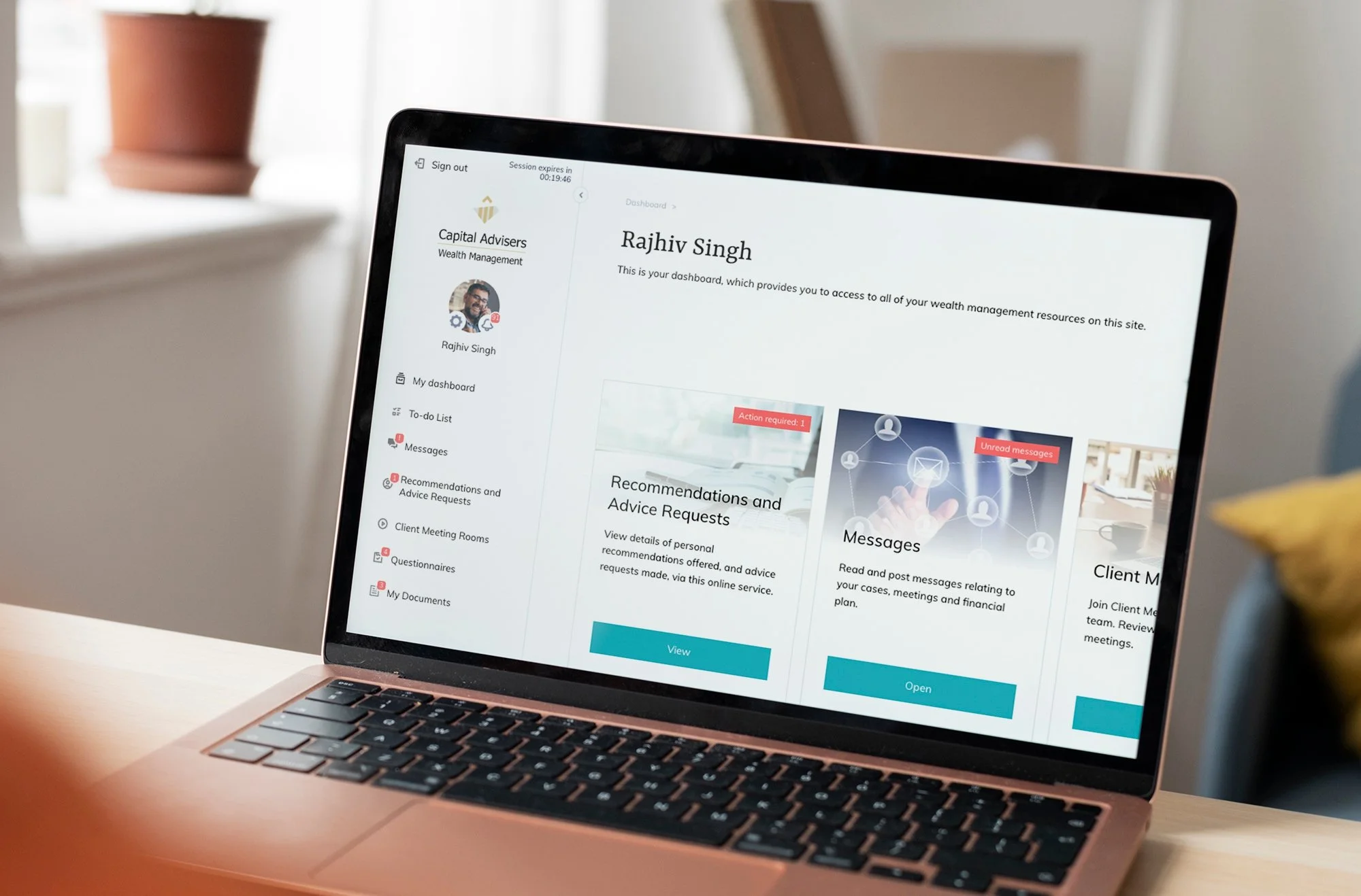 Portal notifications on DWS keeping clients informed about their accounts and investments