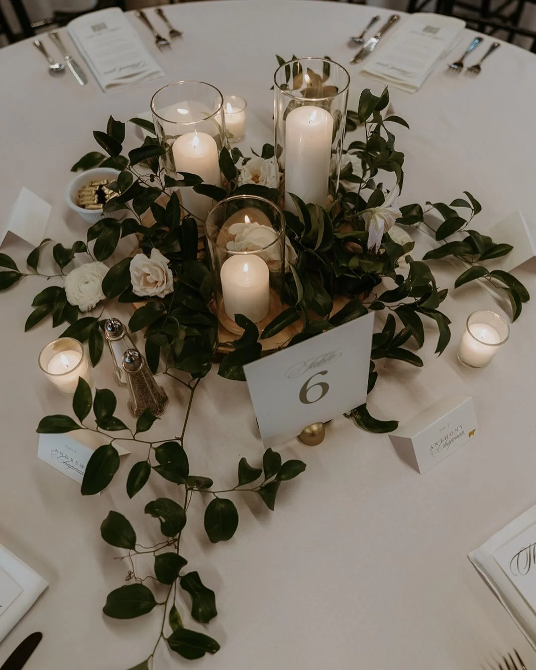 So sweet to have been voted &lsquo;best wedding florist&rsquo; again this year in the @volumeone reader poll. Being part of beautiful days like this one is an absolute honor and I could not be more grateful. 

2016 Mikelle would not believe where flo