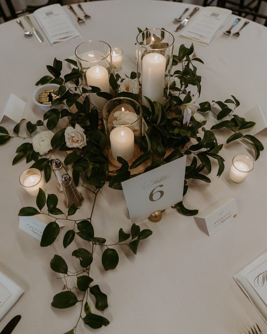 So sweet to have been voted &lsquo;best wedding florist&rsquo; again this year in the @volumeone reader poll. Being part of beautiful days like this one is an absolute honor and I could not be more grateful. 

2016 Mikelle would not believe where flo