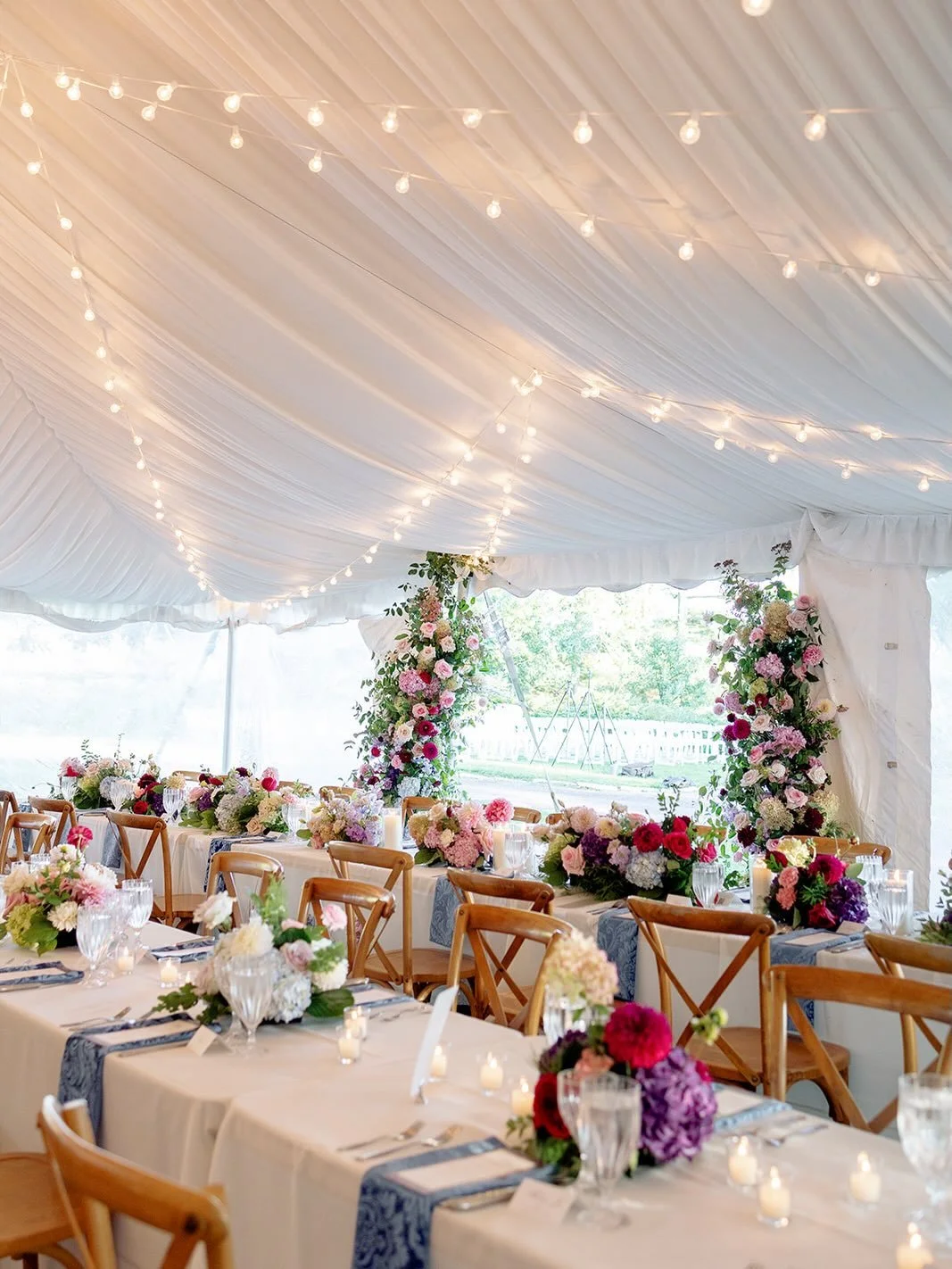 If these florals look straight out of a painting, it&rsquo;s because this couple literally drew their wedding inspiration from an impressionist painting they both love. 💜 A good reminder that inspiration can be found anywhere &ndash; your favorite t