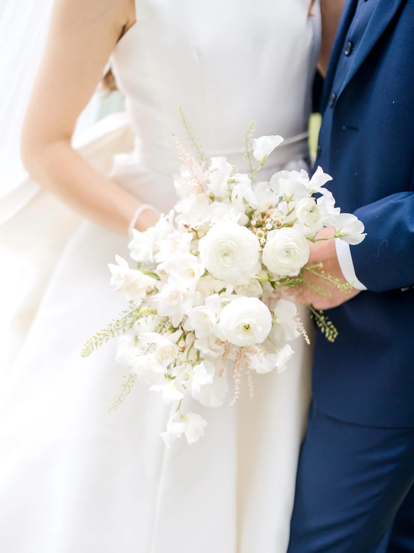When you&rsquo;re pretty sure your bride might actually be a princess. 👸 We created this bouquet in the style of Pippa Middleton&rsquo;s and it felt perfect for the royal garden tea party wedding vibes. 

Photos: @alexandrarobynphoto 
Planning: @jen