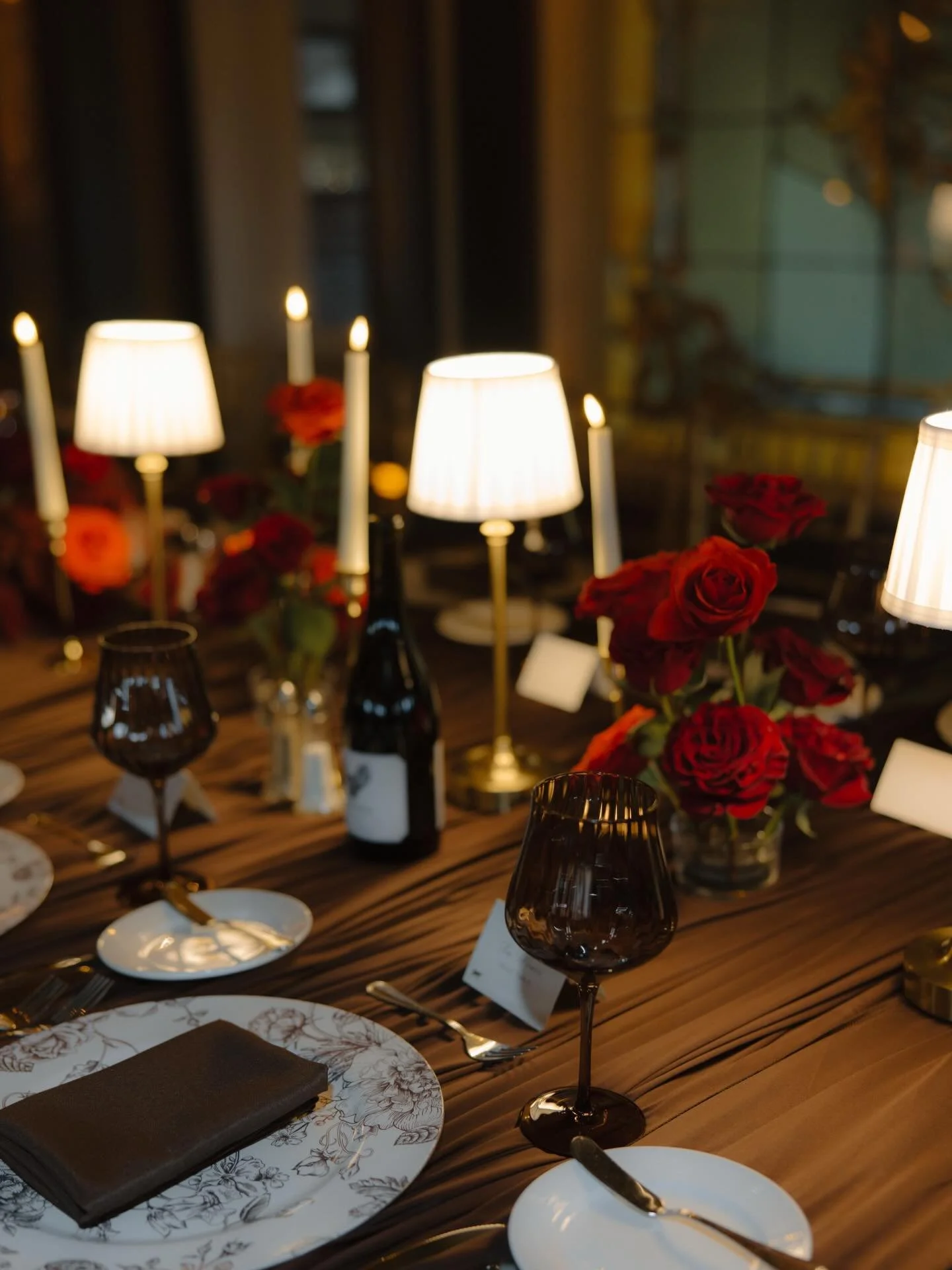 Red roses brought just the right amount of drama and warmth to this February wedding. 🥀

Photos: @michaela.harle 
Coordination: @enjoyfulevents 
Venue: @semplemansion 
Videographer: @harvestweddingfilms 
Stationer: @paperockscissor 
Beauty: @ladyvam