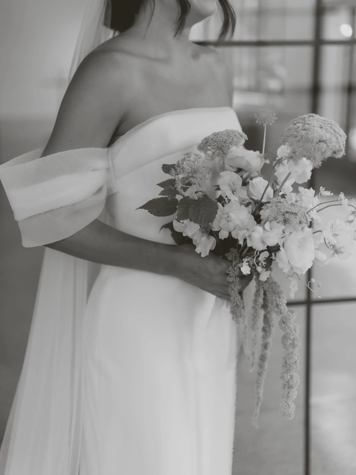There&rsquo;s just something about flowers in black and white. 

Photos: @katlarreaphoto 
Venue: @thewhimevents 
Planning: @revelynmpls 
Content: @candidandkate 
Dress: @thewhiteroommpls