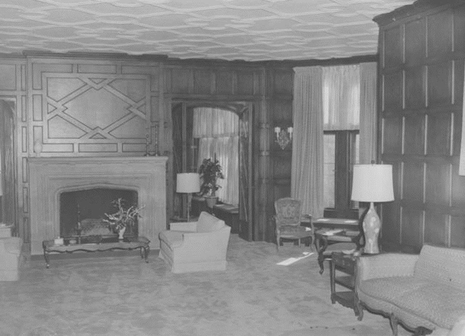  In 1957, Governor C. William O’Neill was the first Governor to live at the Ohio Governor’s Residence. In total, 11 Ohio Governors and their families have called the Residence home. 