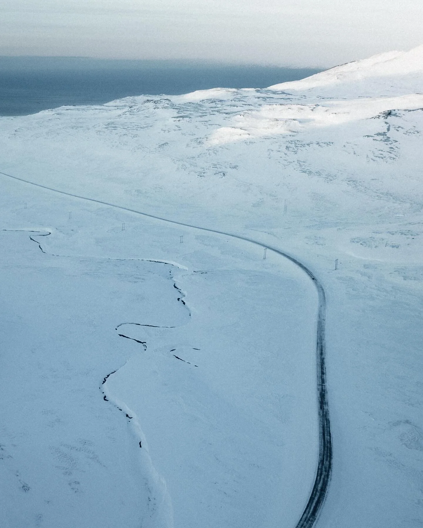 Remote winter wonderland 🤍 and my favorite cabin on Snaefellsnes peninsula. Iceland is so beautiful in white ❄️

#iceland #dji #landscapephotography 
@djireykjavik
@djiglobal