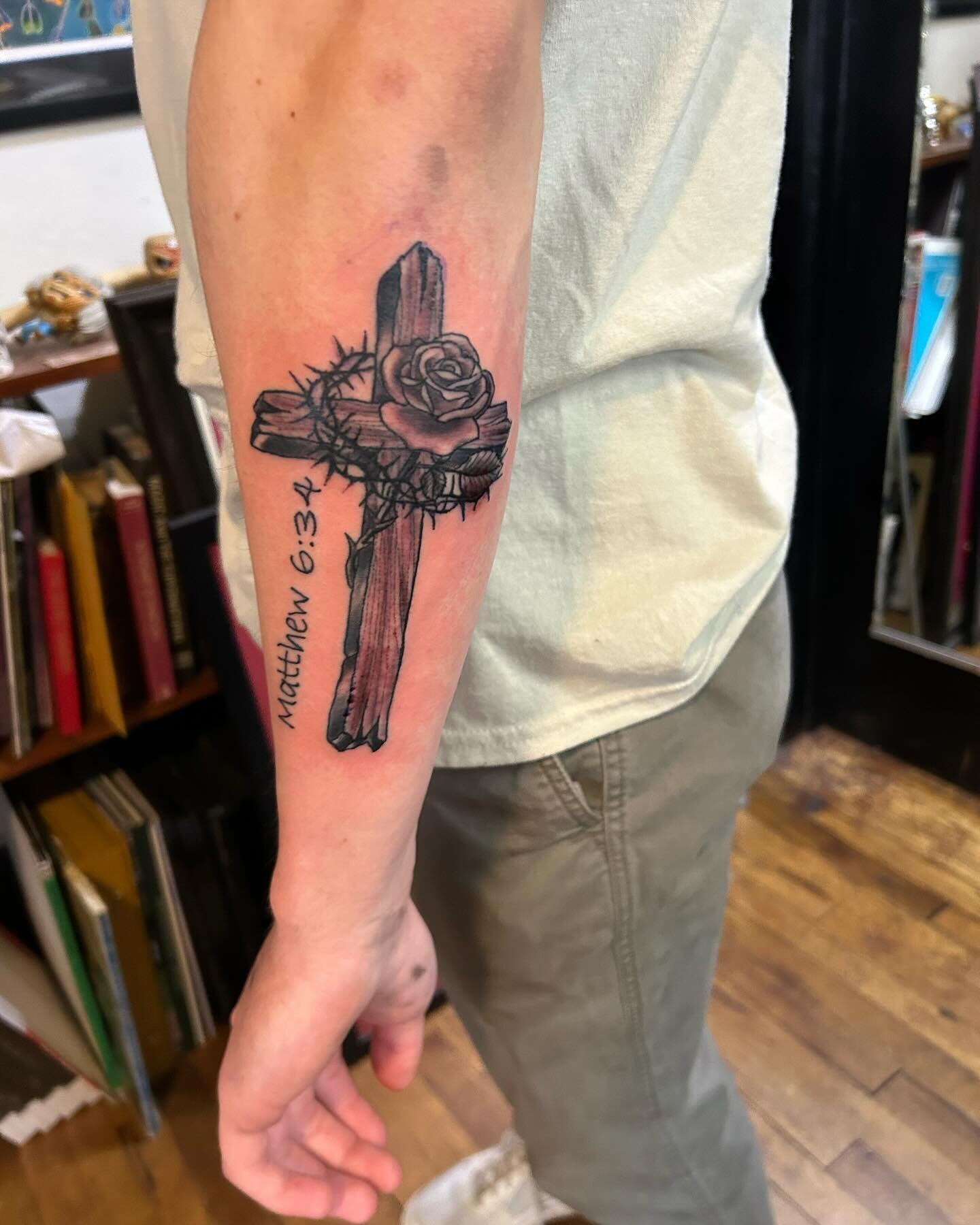 Happy 18th birthday, Drew. 🎉@philcolvintattoo says thank you for the trust in your first tattoo. 🙏🏼✝️
.
#18thbirthday #happybirthday #birthdaytattoo #crosstattoo #crownofthorns #matthew634 #blackandgreytattoo #atlantatattoo #memorialtattooatl