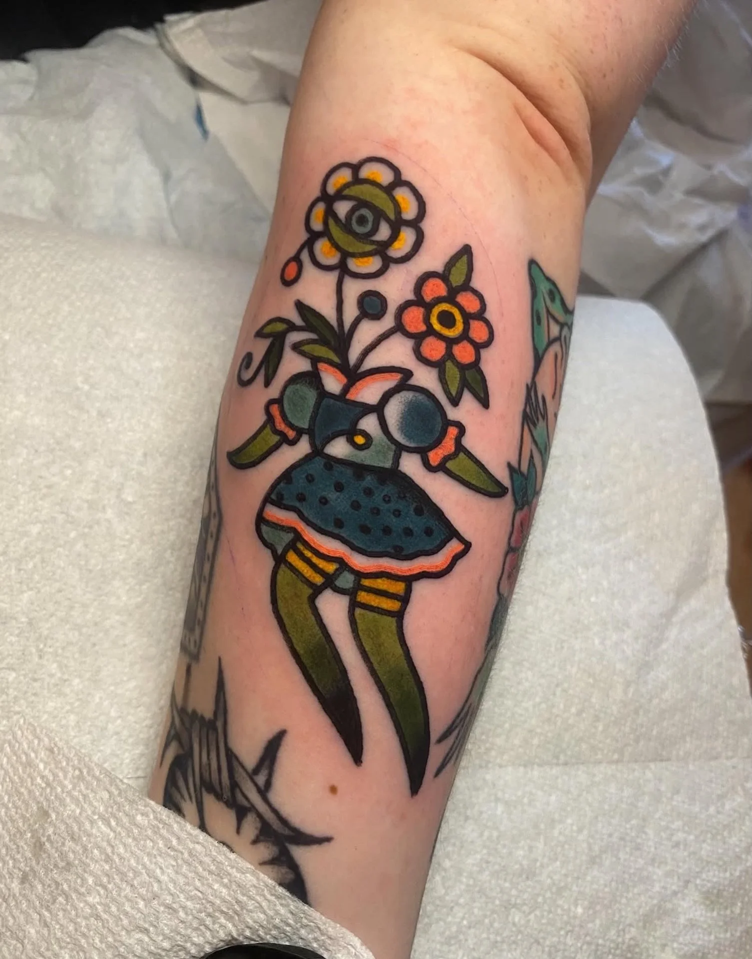 @iporkedittattoo 🌼 

Grace will be back with us at Memorial Tattoo starting on July 18 for a little tat stop. Come through!