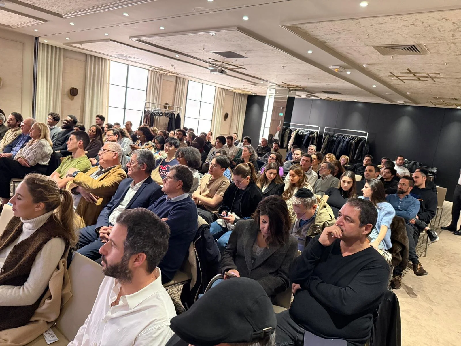 Une salle comble pour écouter Mickaël Samama