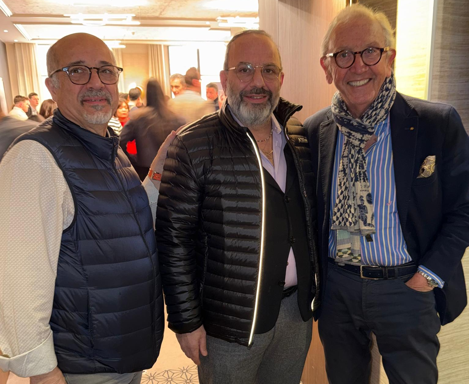 M. Boukris (IDI Implants), et les Drs Eric Castel et André Sebbag (Bureau Alpha Oméga Paris)