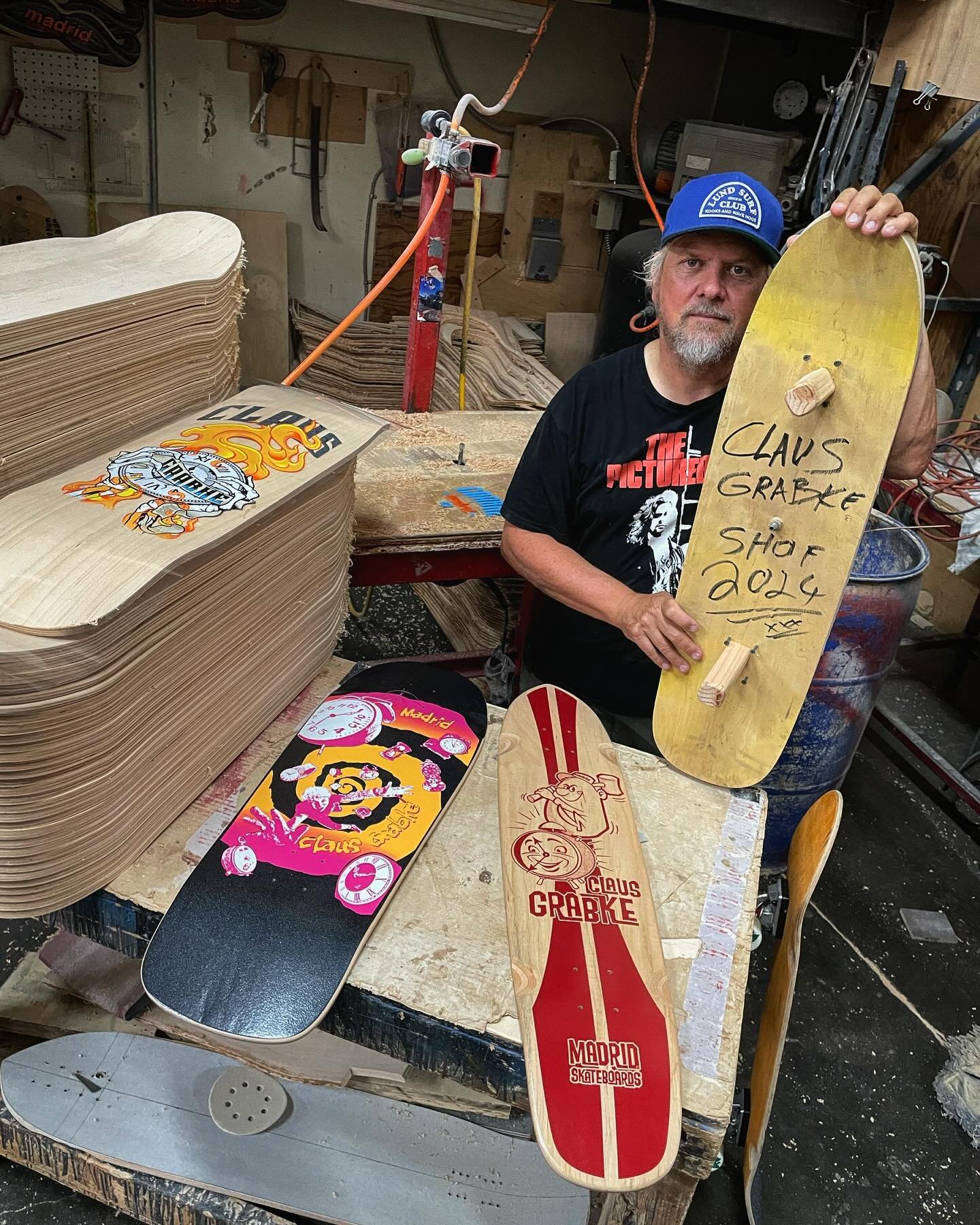 Claus... is in the House💥

Recent @skateboardinghalloffame inductee and long time Madrid Family @clausgrabke spent the day in the shop, finally putting himself to good use 😜

He's working on something special, set to unveil soon! In the meantime, y