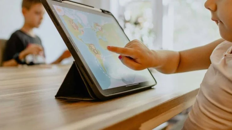 Teachers Union Demands Restrictions on Screen Time