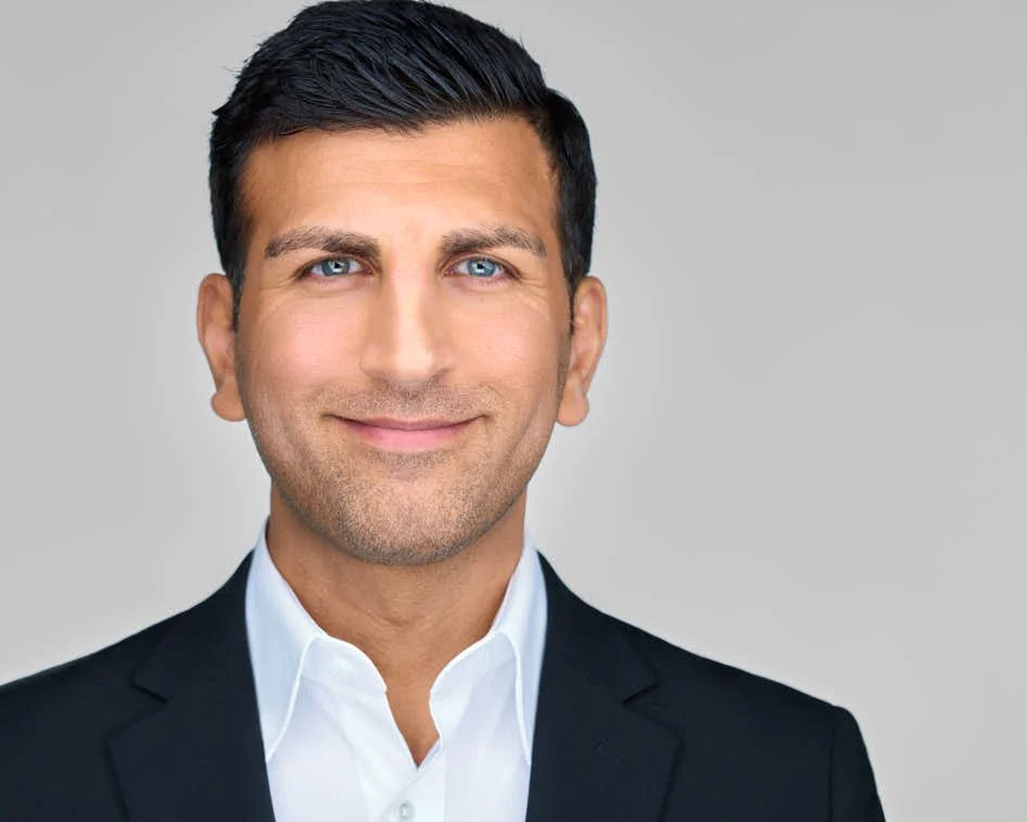 Professional Corporate Office Headshots Toronto Zeeshan Qureshi1546-Retouched.jpg