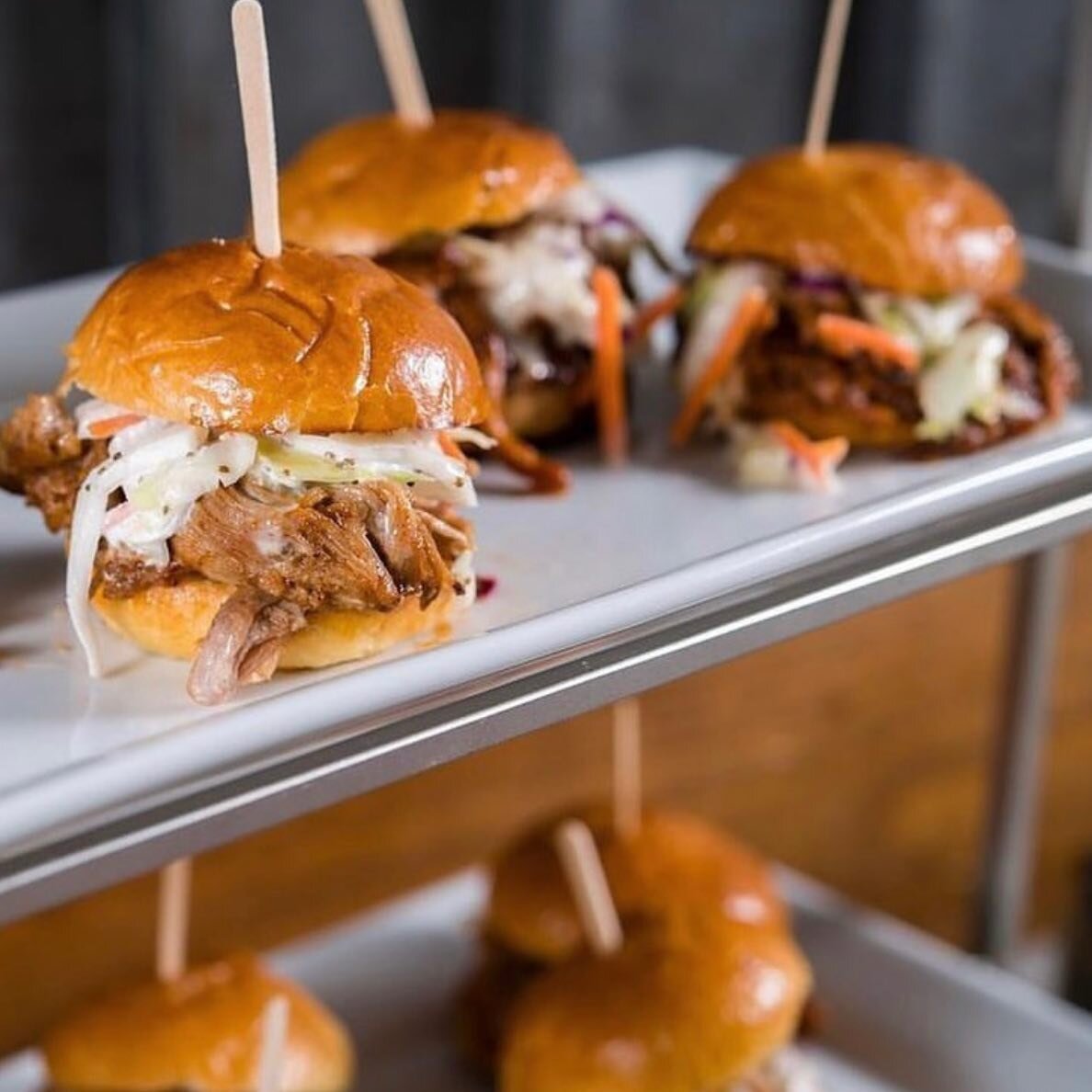 Celebrating #NationalSliderDay with these pulled pork sliders from @georgiassoul 🍔 #longbeachexchange