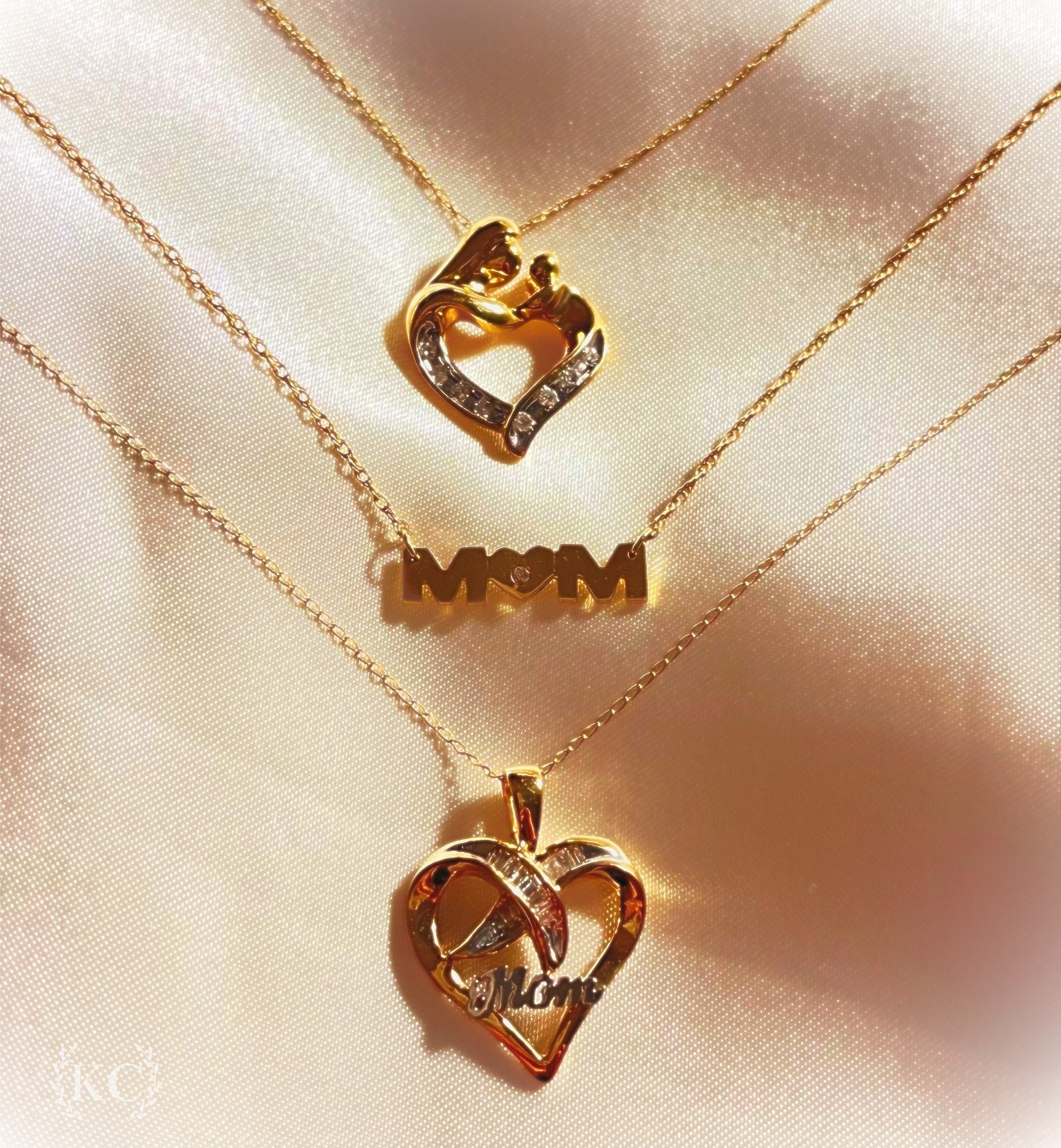 Mother's Day is around the corner! Visit us for exclusive deals on select jewelry pieces, and find the perfect gift to show her just how much she shines!💐✨

#mom #MothersDay #jewelry #Gold