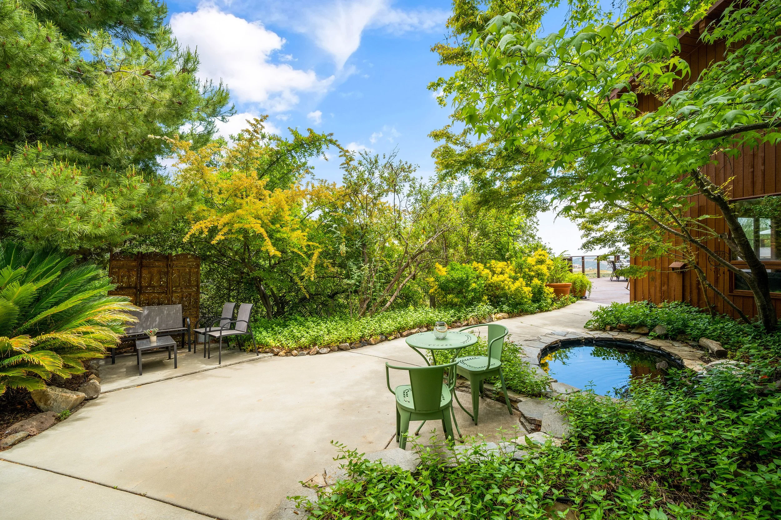 Outdoors_ Countyard.jpg