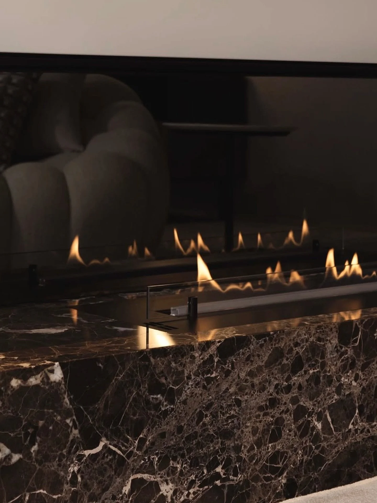 🅟🅣 PrimeFire 🔥 
Eleg&acirc;ncia contempor&acirc;nea com tecnologia BEV&reg; patenteada.
Chamas aut&ecirc;nticas, controlo inteligente e conforto absoluto.

🅔🅝 PrimeFire 🔥
Contemporary elegance with patented BEV&reg; technology.
Authentic flames