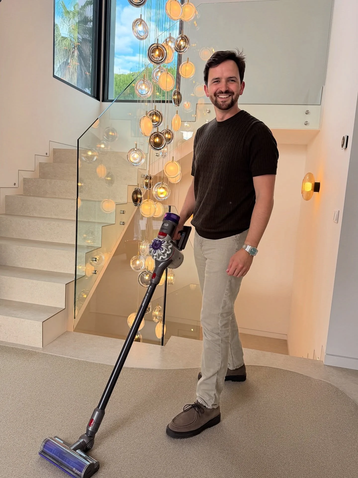 🅟🅣 O design de interiores vai muito al&eacute;m da sele&ccedil;&atilde;o de pe&ccedil;as esteticamente apelativas. Exige coordena&ccedil;&atilde;o, acompanhamento em obra, aten&ccedil;&atilde;o rigorosa ao detalhe e envolvimento at&eacute; ao &uacu