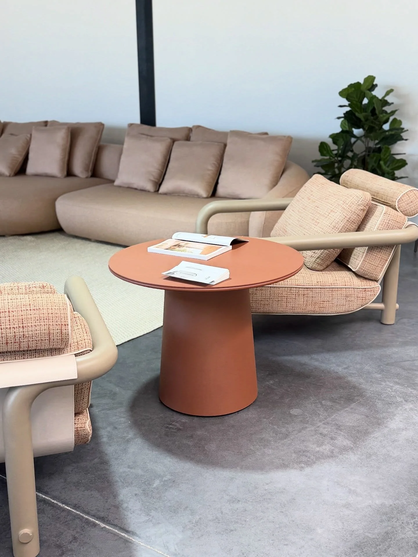 🅟🅣 Visita ao showroom da IBTW para descobrir as novas cole&ccedil;&otilde;es de outdoor que unem sofistica&ccedil;&atilde;o, conforto e design intemporal.

Pe&ccedil;as assinadas por designers de renome internacional, onde o conceito in &amp; out g