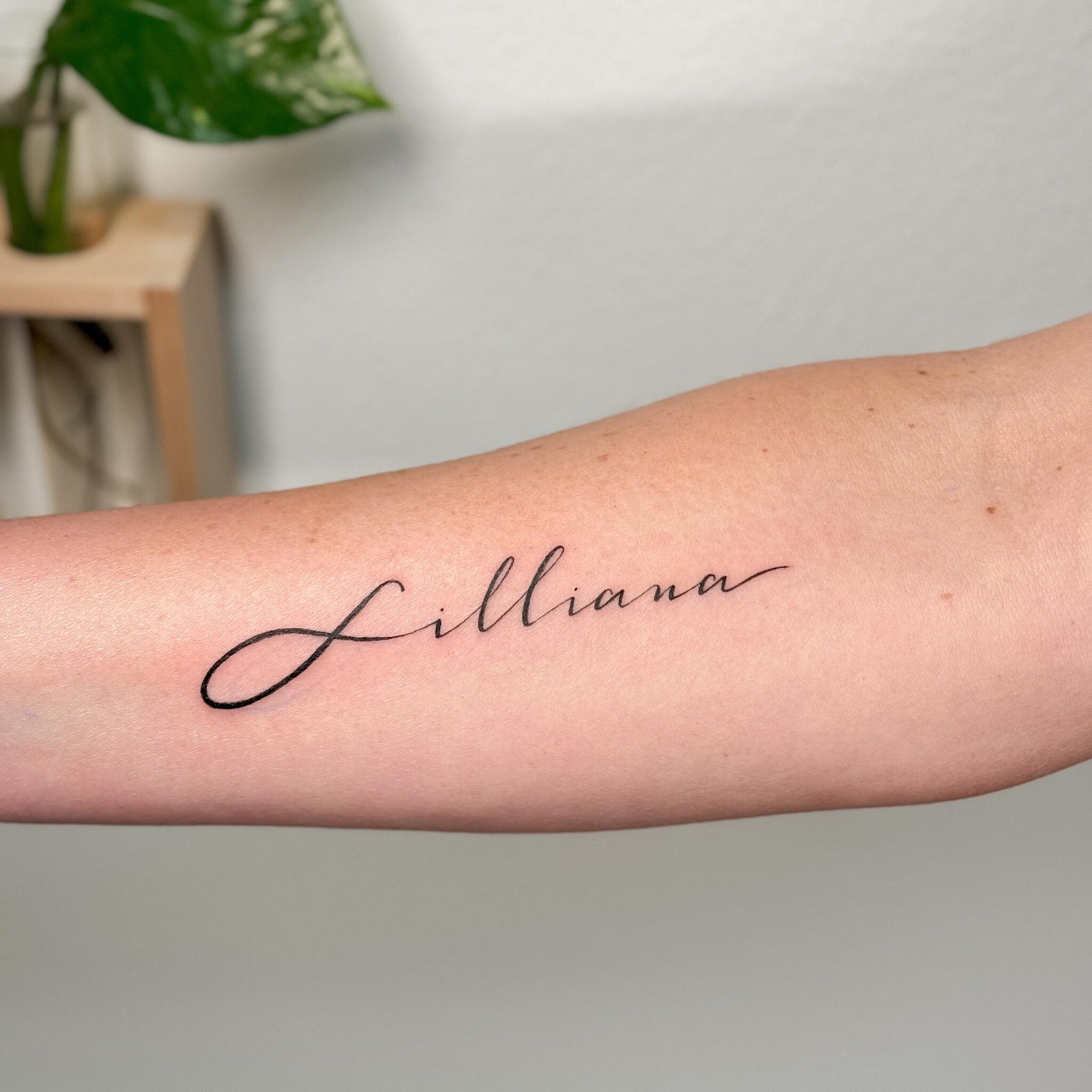 When your client asks for her daughter&rsquo;s name in script but nothing feels right 👉🏻 you create something bespoke ✨

#seattletattoo #northbendtattoo #snoqualmievalley #tattoosofinstagram #finelinetattoo #bellevuetattoo #scripttattoos #handlette