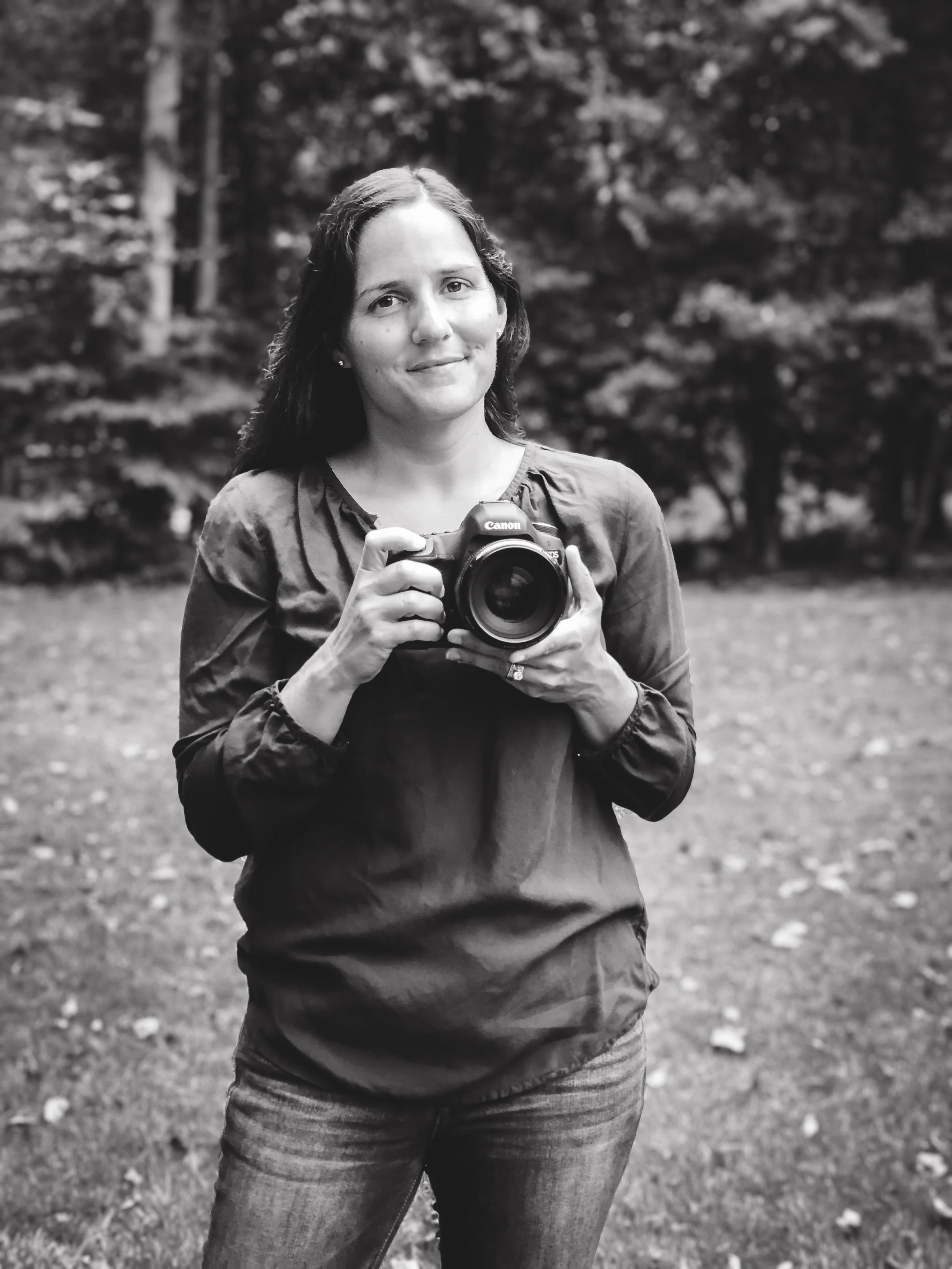 Photographer Rachel Alfieri holding camera