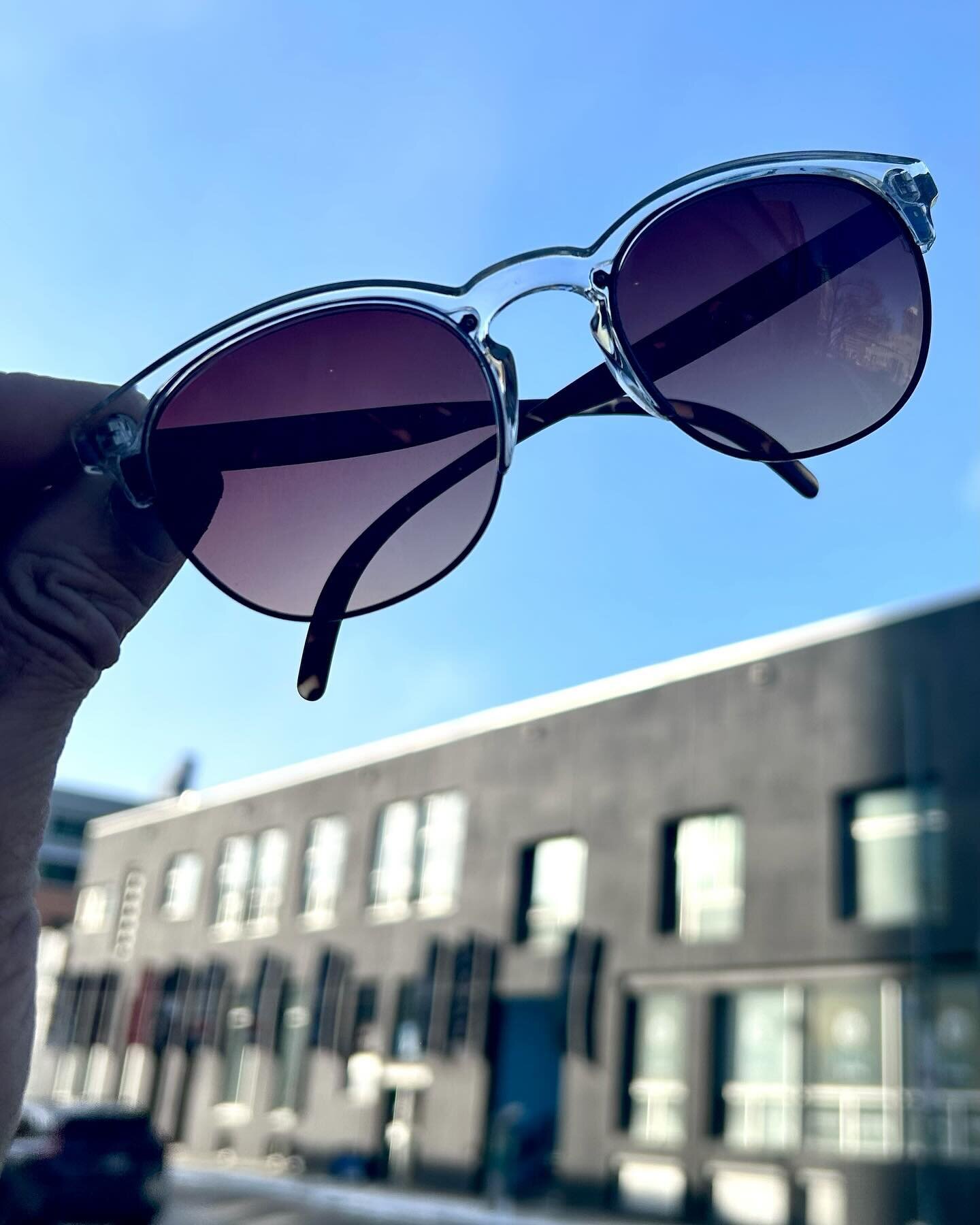 Lazing on a beach, skiing down a diamond run or simply behind the wheel of your ride, if the sun&rsquo;s out @sunski Sunglasses are up for the job of keeping it at bay. Polarized lenses, recycled lightweight frames, and a forever warranty, make them 