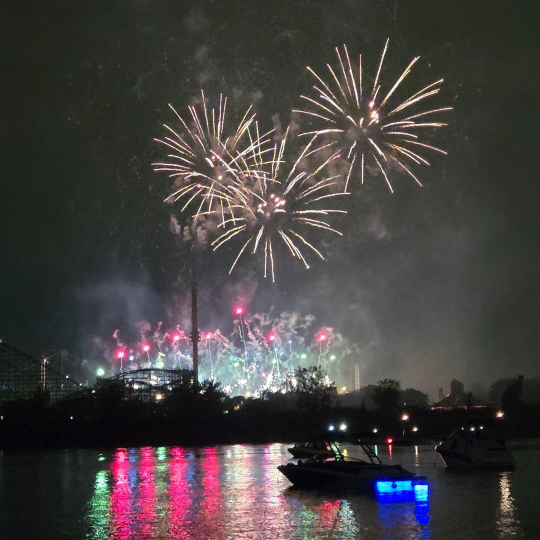 service-bateau-feux-dartifices.jpg