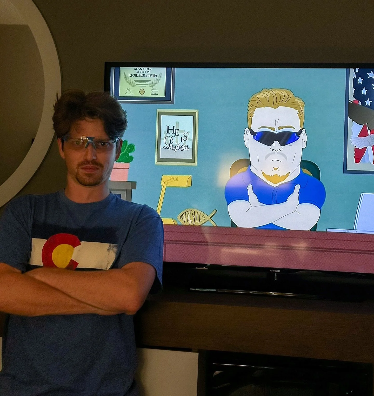 South Park in the hotel room is what touring is REALLY about 😤