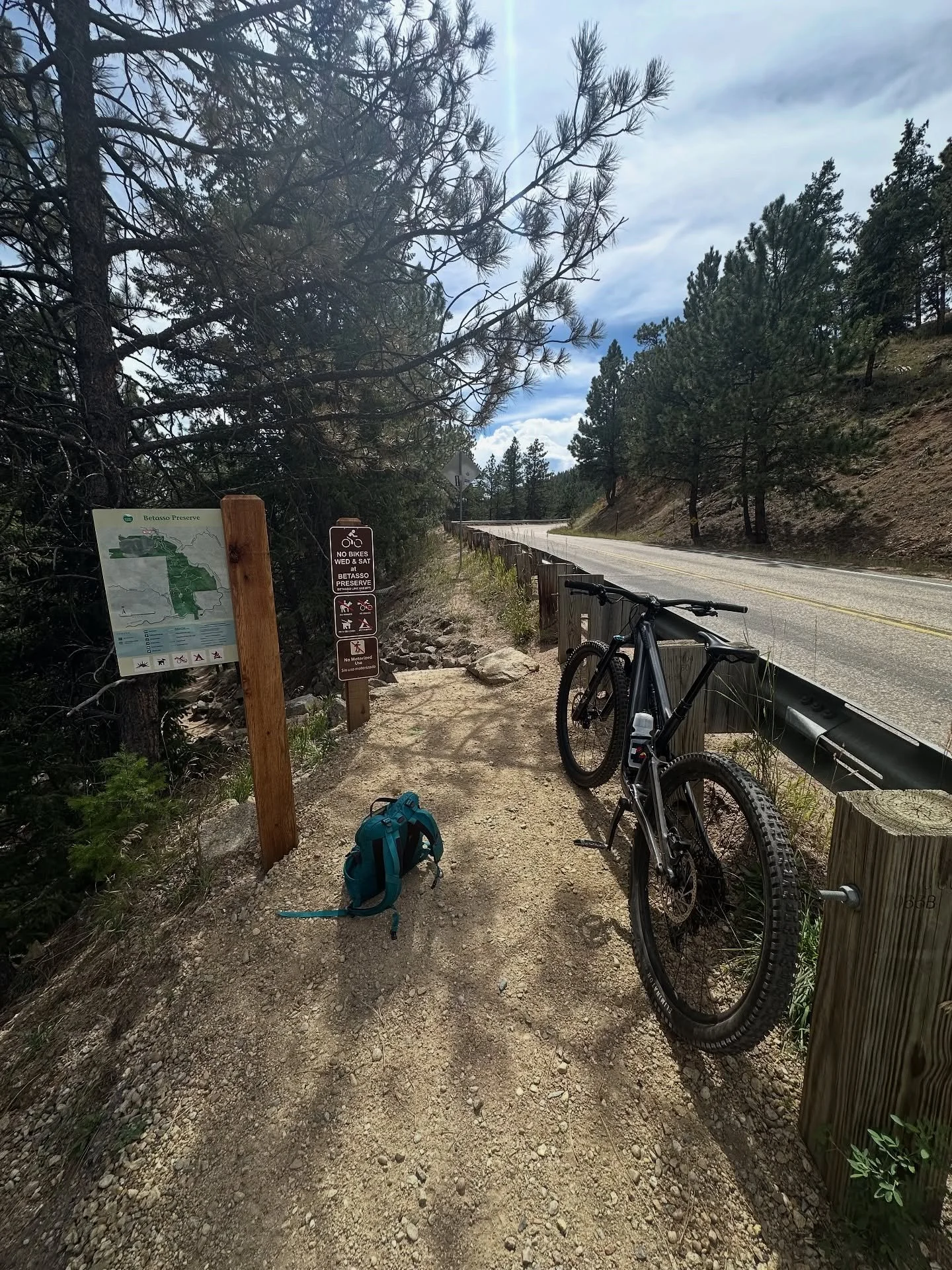 Day 1 of 2 biking in Colorado! What a beautiful state. 2025 marks my first time skiing (Steamboat Springs, shoutout to @the_oldtownpub 💯) and now mountain (with a bit of road) biking out West. They really know how to be vertical out here. Lovely cru