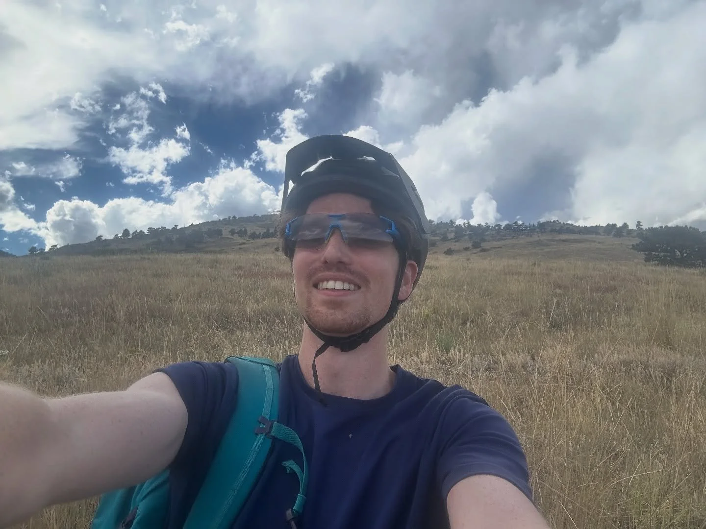 Day 2 of 2 biking in Colorado 🤙 did a few crossing and intertwining trails in the foothills, including apparently one that @byud08 helped build! This adventure was more cross country style with a trip thru town to the north and then a big rock garde