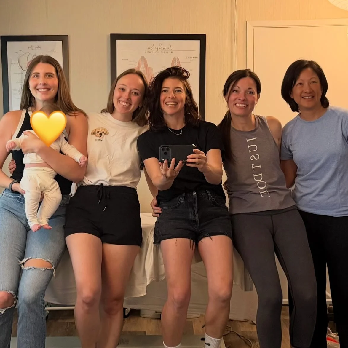 Monthly team workshop with our growing team! 👶✨ This month we got into something really fascinating: the unexpected overlap between symptoms in perimenopause/menopause and postpartum. Two very different life stages, but the body tells a surprisingly