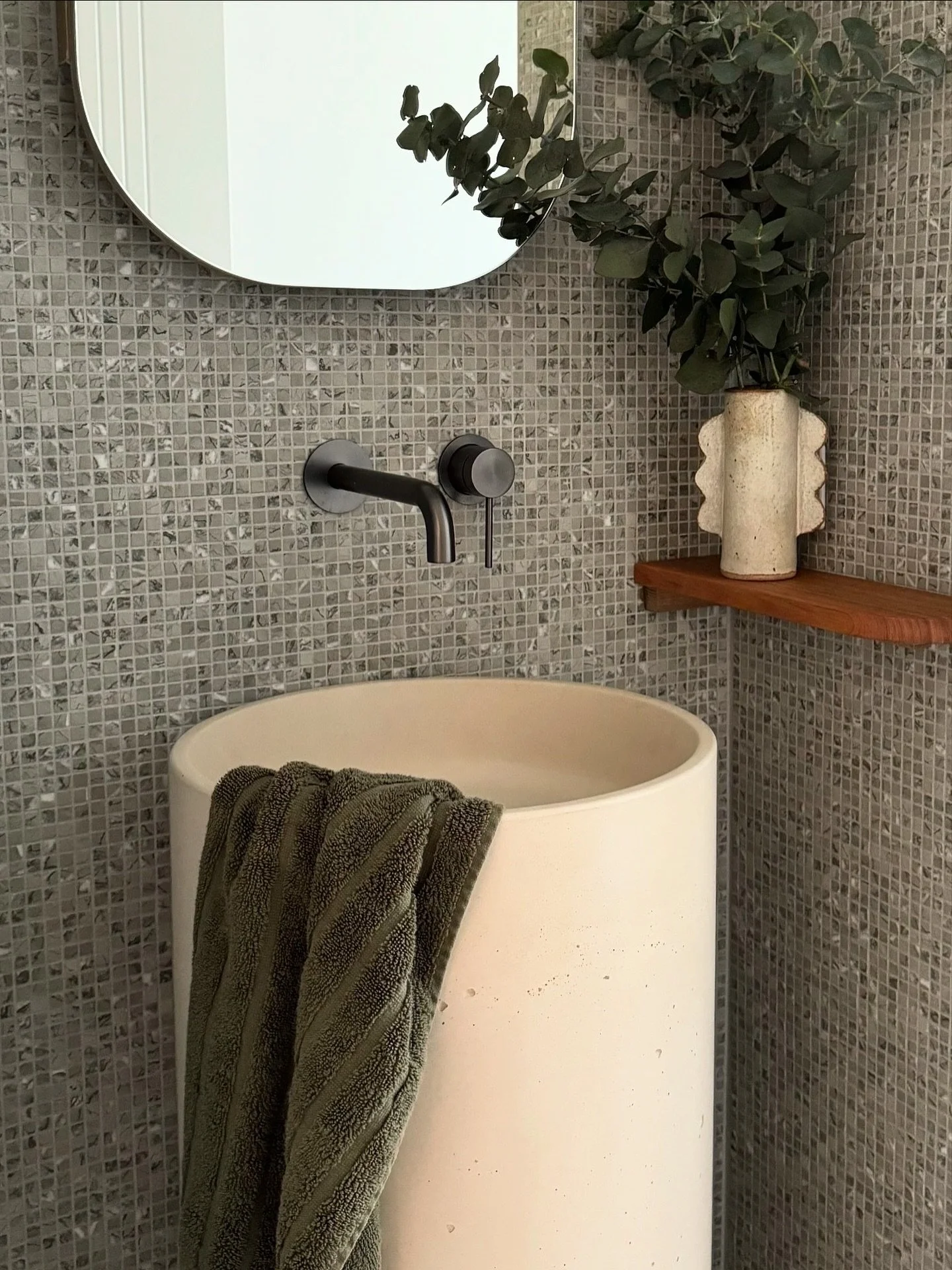 We’re suckers for a good feature tile 👌🏼
Swipe for some of our faves from recently completed projects