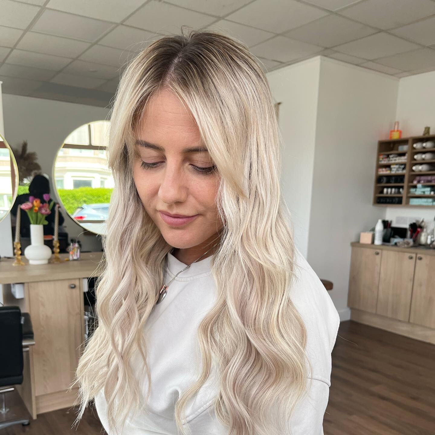 Perfect perfect Blonde 💫

Low maintenance ✔️ 
Poppin ✔️

Want to be super blonde without the commitment this could be for you 🤍

Fill in our virtual consultation form akin our Bio and we will do the rest 💫
Don&rsquo;t forget to Save for your inspo
