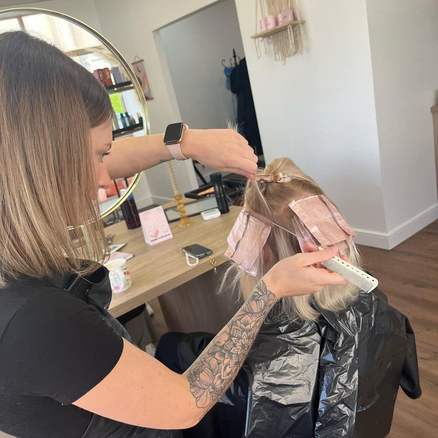 Meet Meg 💫

Our newest team member 🫶🏼

Feel like she&rsquo;s been with us forever 🤍🌿

Meg is a Senior Member of our team and is available on our book now button 💫

Meg Specialises in all things Blonde and Bronde including Our Signature Foiling 