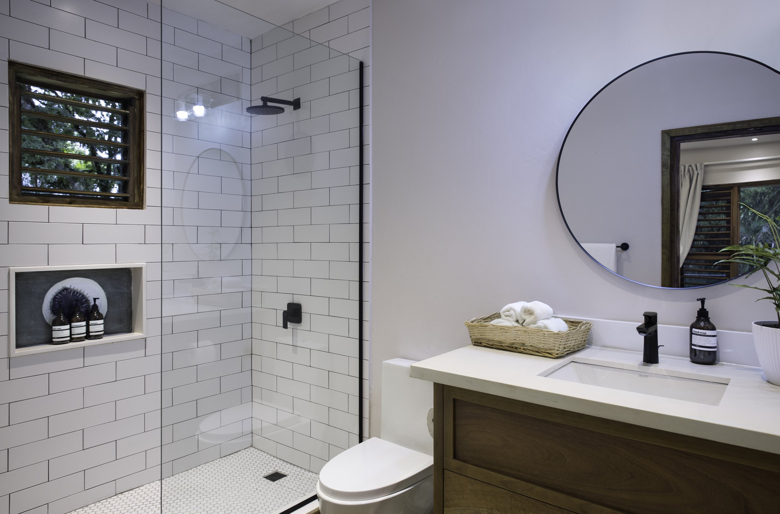 Guango 1 Bathroom.JPG