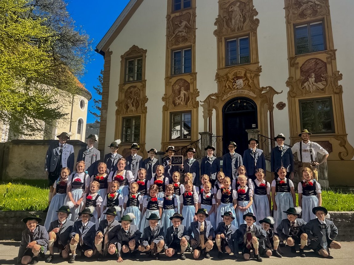 Maifest 2026

Unsere Kinder Plattler haben beim Maifest vom @jgvoberammergau zeigen k&ouml;nnen, was sie gelernt haben!

Vom M&uuml;hlradl zum Fenstala, sie haben ihr bestes gegeben.

Auch a Danke an unsere Vorplattler und Jugendwarte!