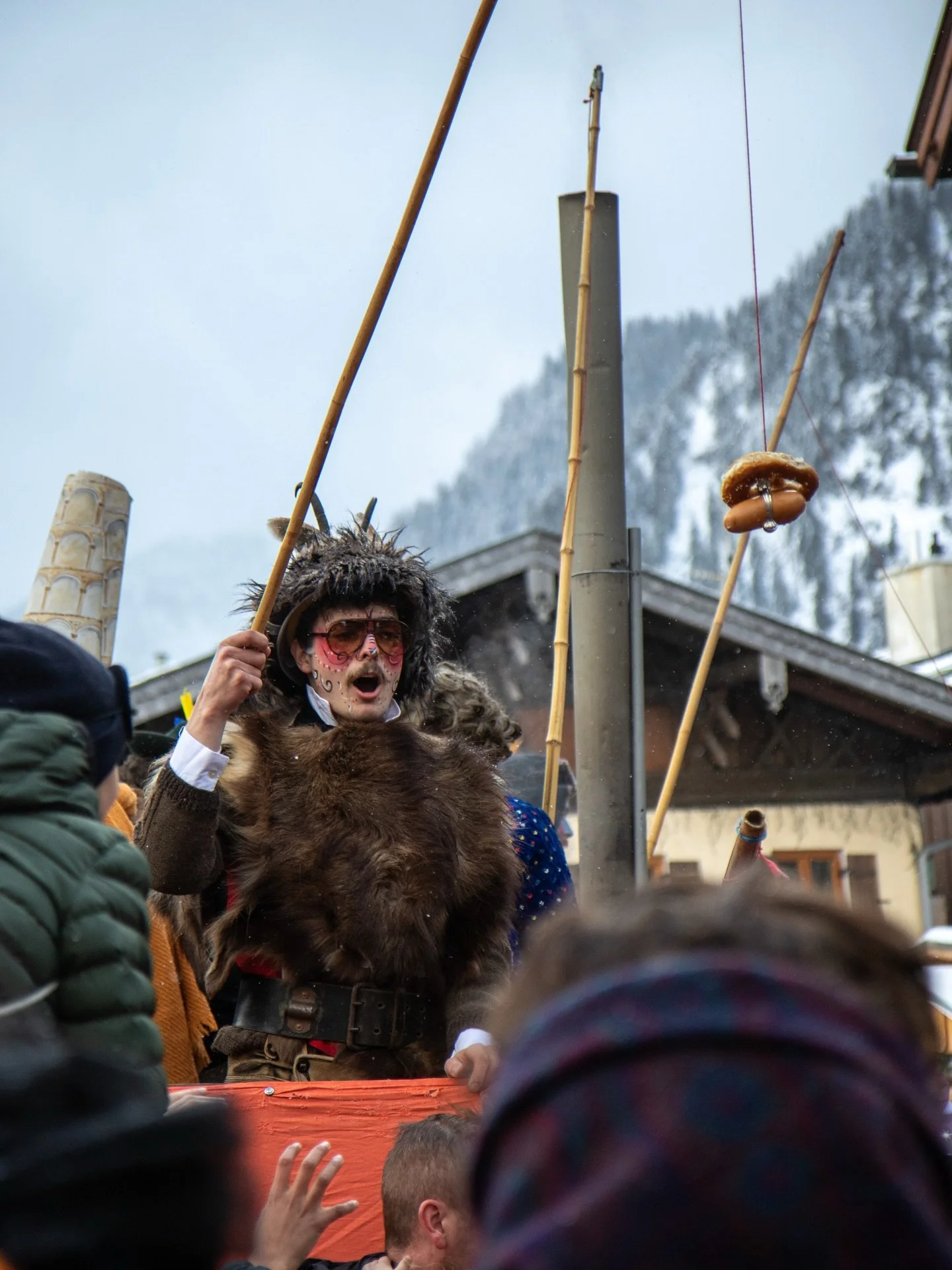 🥨 Brezenangeln 2026 🥨

#brezenangeln #naturparkammergaueralpen #oberammergau #tradition #fasching 

Fotos: 
  1-12 @_.karo.f._ 
13-18 @sebastianschultephotography