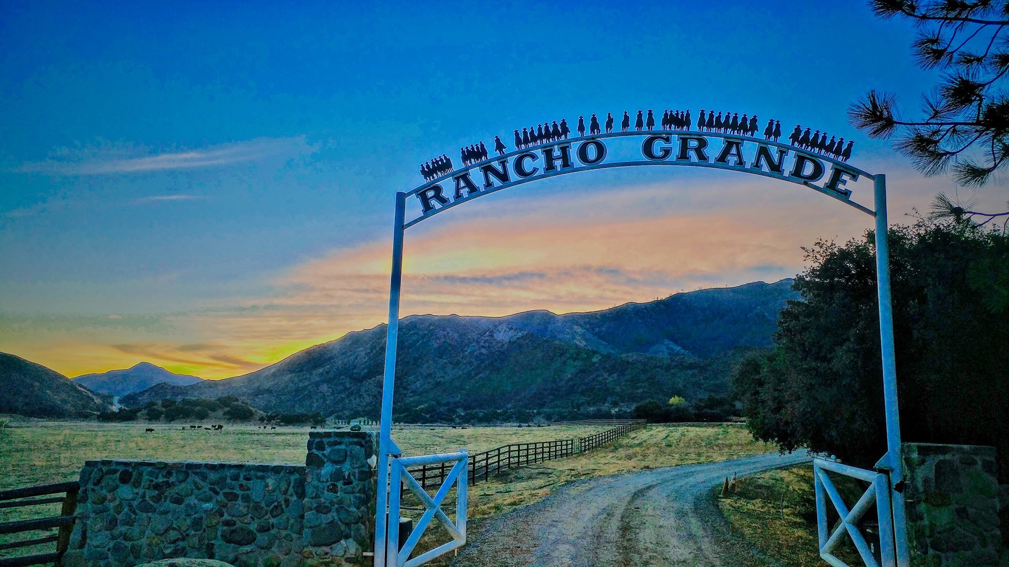 rancho_grande_gate.jpg