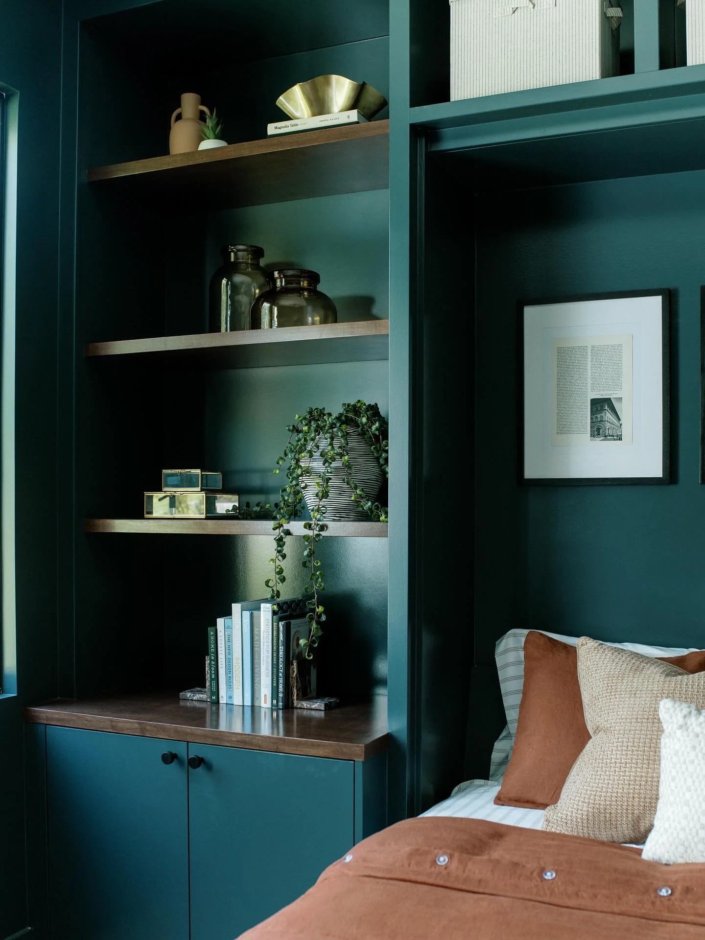 Styling Shelves : Something that seems simple but takes a lot of practice to get it right. Even the most experienced designers take their time to style shelves because it requires a lot of trial and moving and shifting and adjustments. My biggest tip