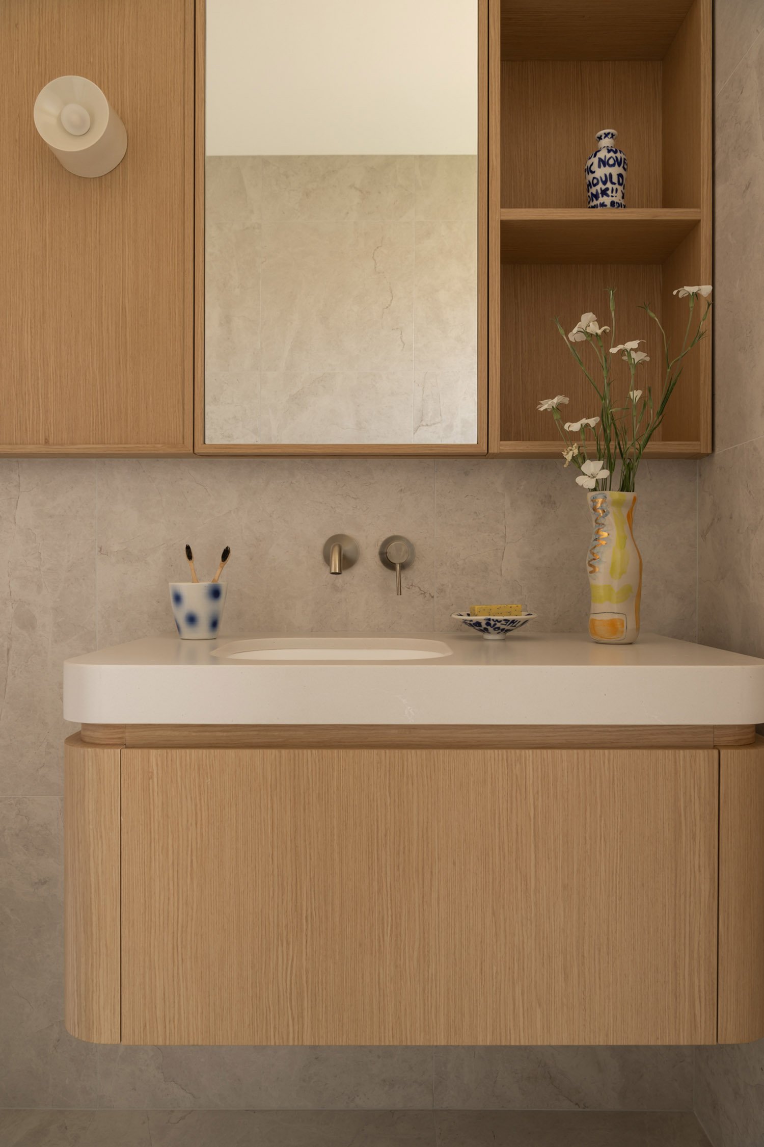 perth-cottesloe-maek-custom-luxury-home-interior-design-bathroom-vaughan-smithson-ceramics-riverstone-light-tech.jpg