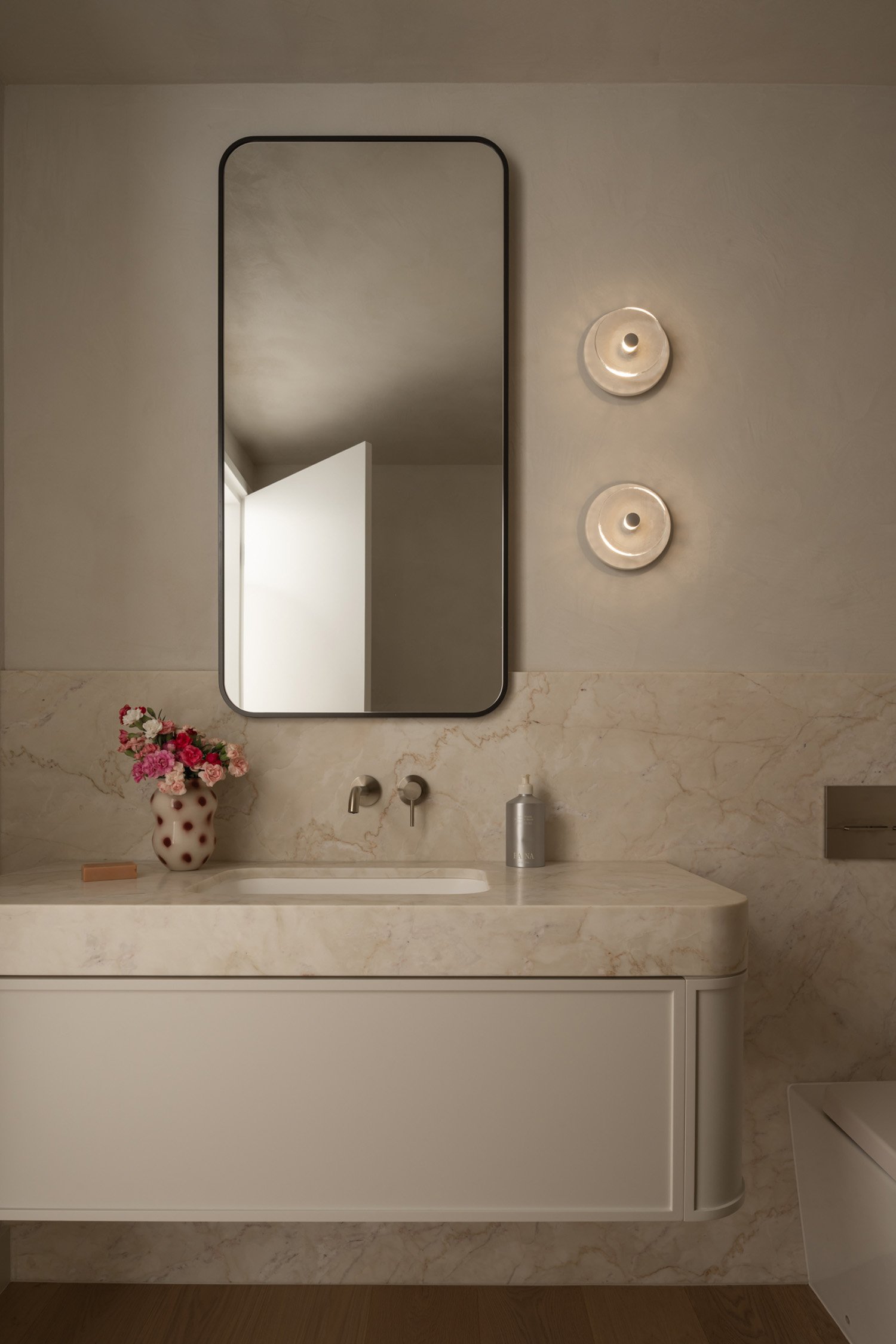 perth-cottesloe-maek-custom-luxury-home-interior-design-powder-room-bernini-austral-grace-marble.jpg