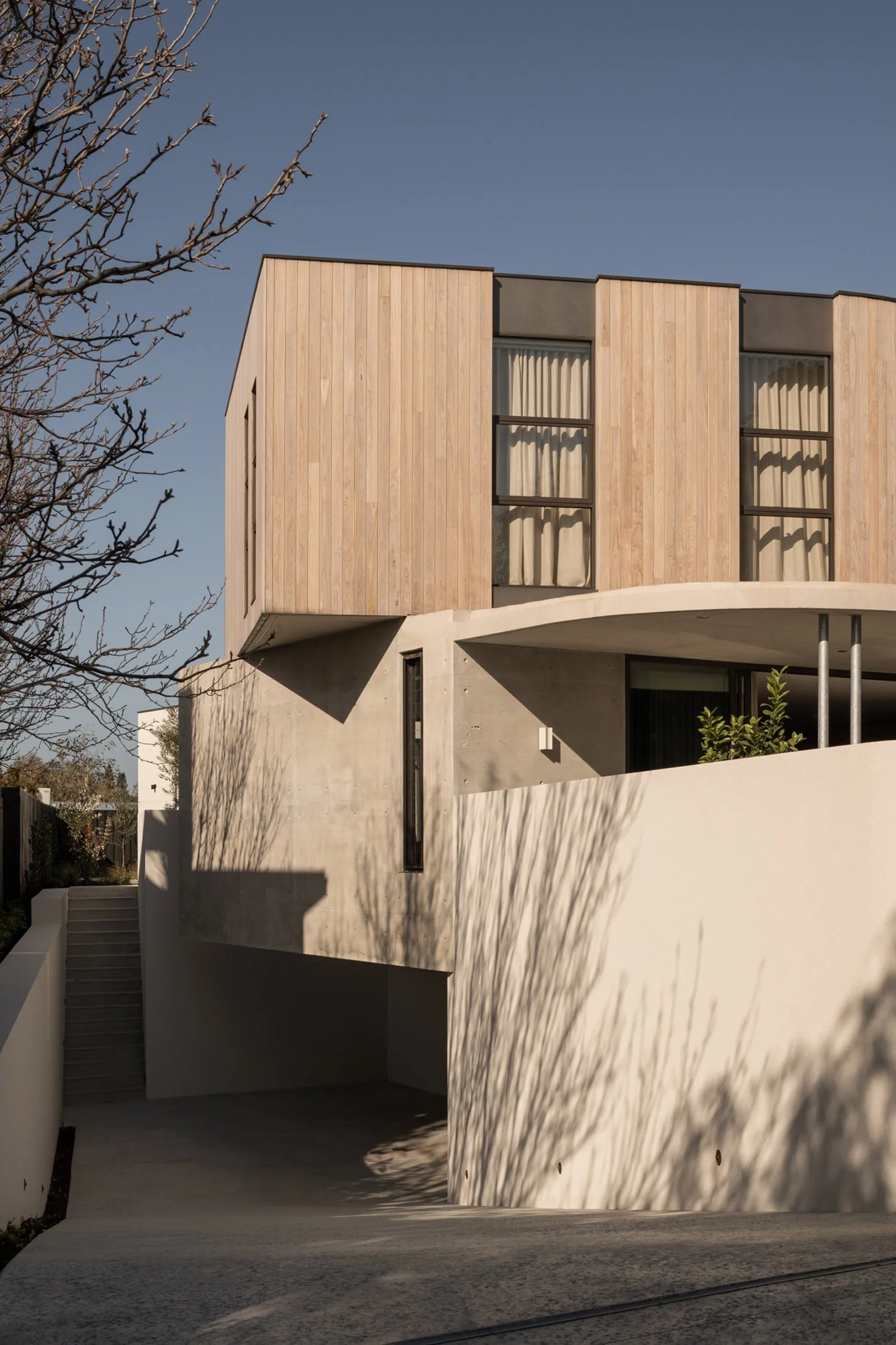 perth-swanbourne-maek-custom-luxury-home-off-form-concrete-exterior-driveway.jpg