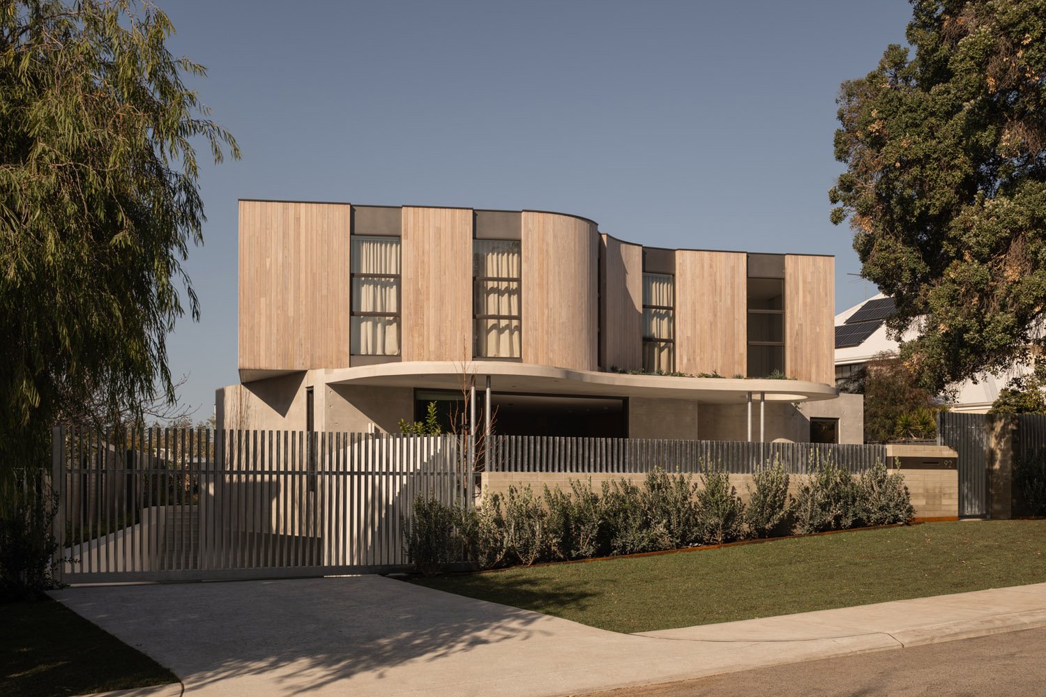 perth-swanbourne-maek-custom-luxury-home-off-form-concrete-exterior-2.jpg