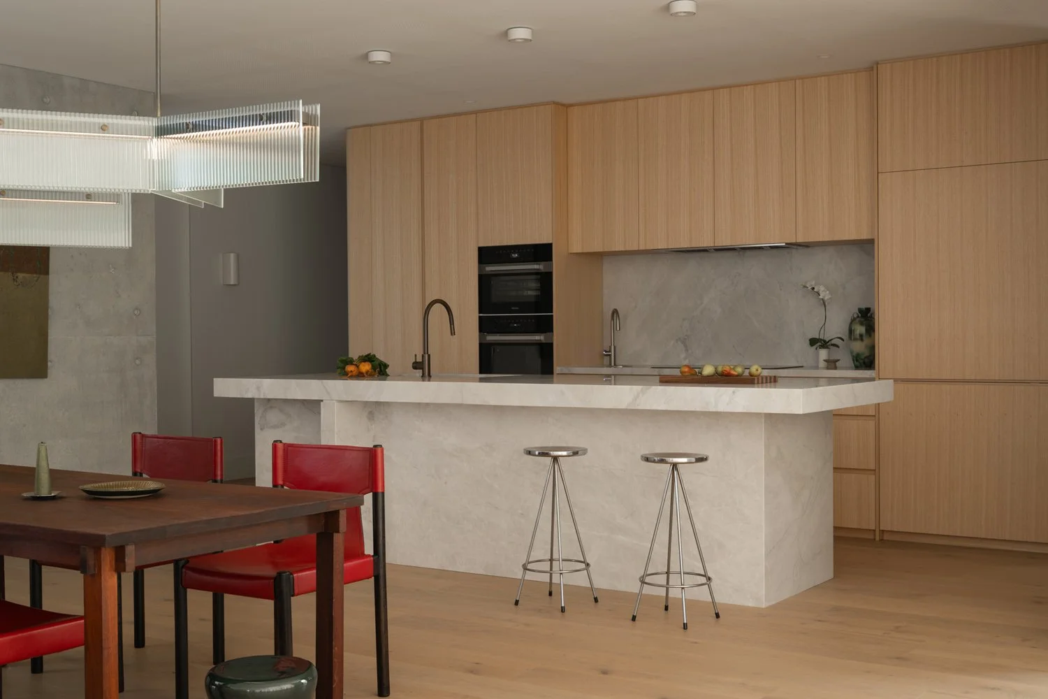 perth-swanbourne-maek-custom-luxury-home-minimalist-oak-kitchen.jpg
