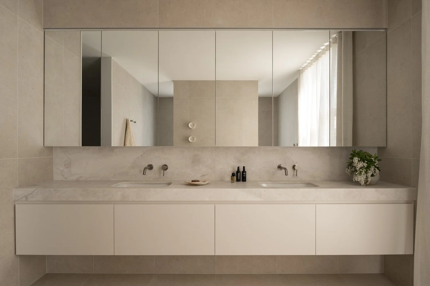 perth-swanbourne-maek-custom-luxury-home-neutral-bathroom-ensuite-1.jpg