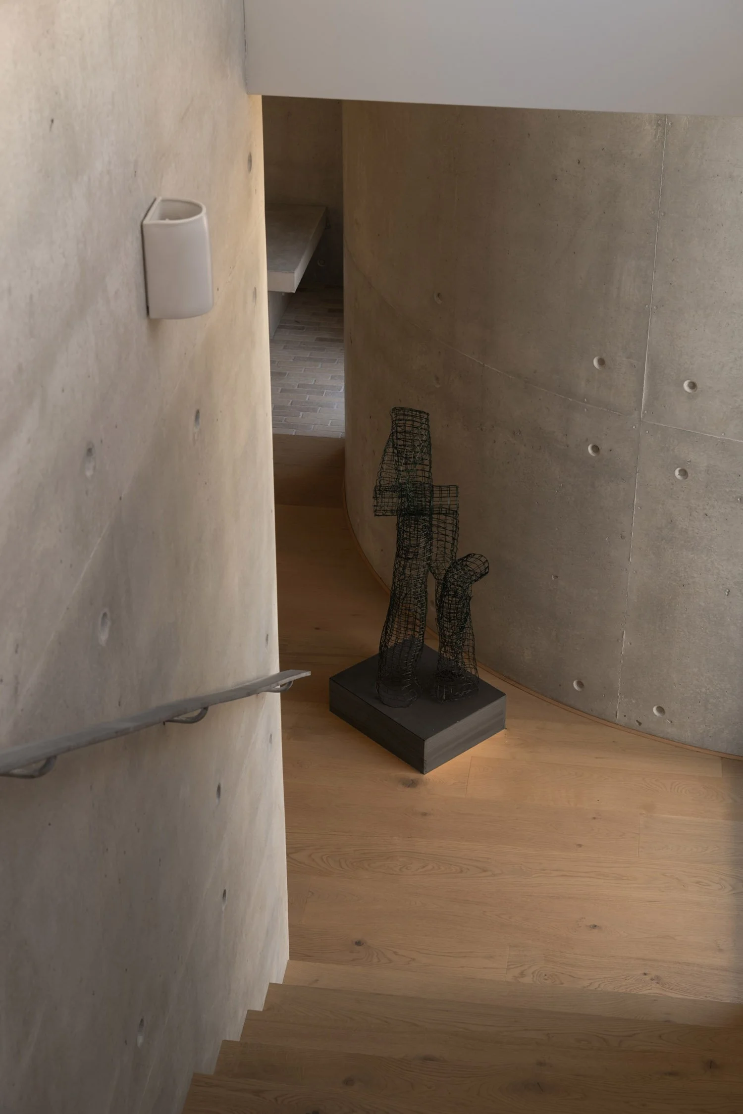 perth-swanbourne-maek-custom-luxury-home-off-form-concrete-staircase-interior-design.jpg